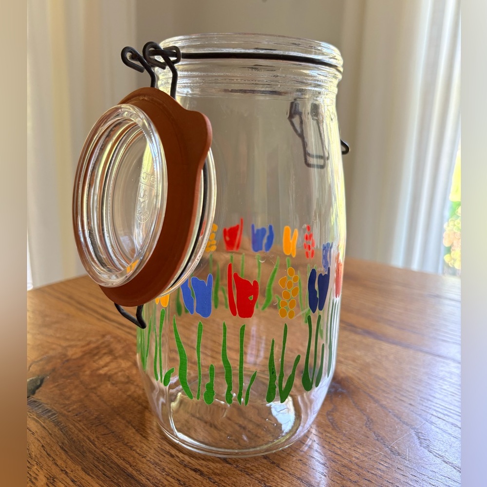 Vintage Arc 1.2L clamp jar with flowers- made in France- ~9 inches - Picture 2 of 16